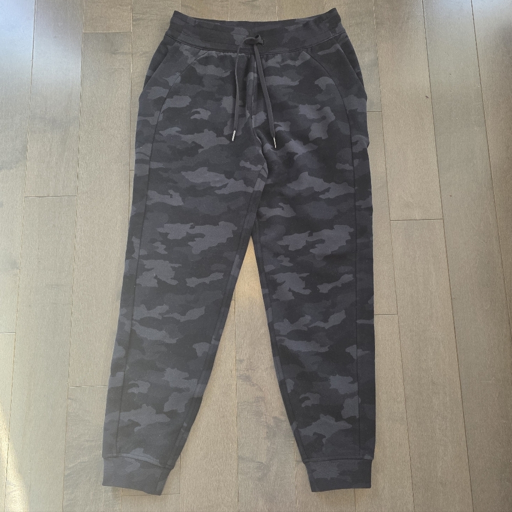 Lululemon Scuba High-Rise Jogger Fleece 28" Black Camo LIKE NEW